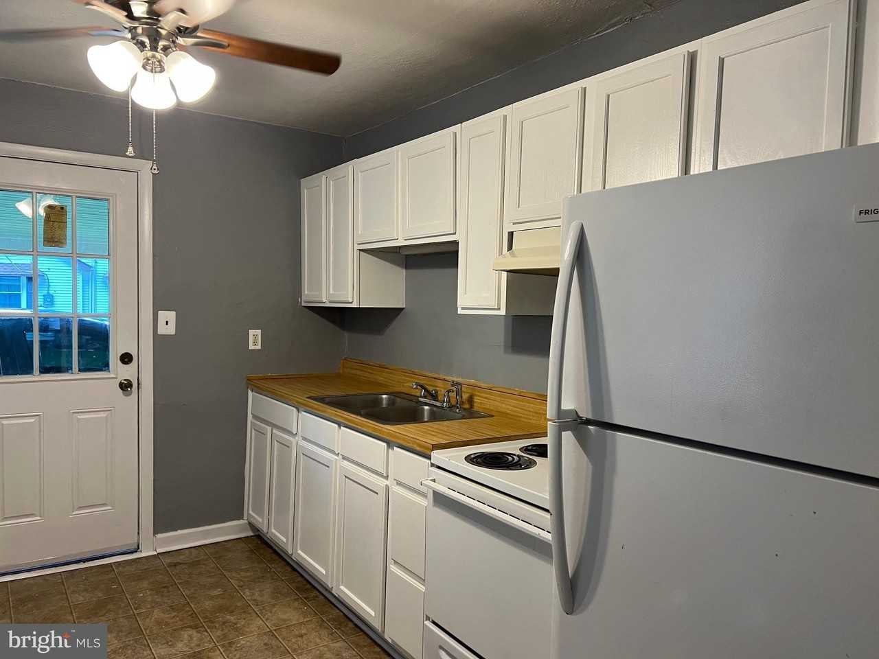 4149 Barrett Pl - Photo 4 of 10