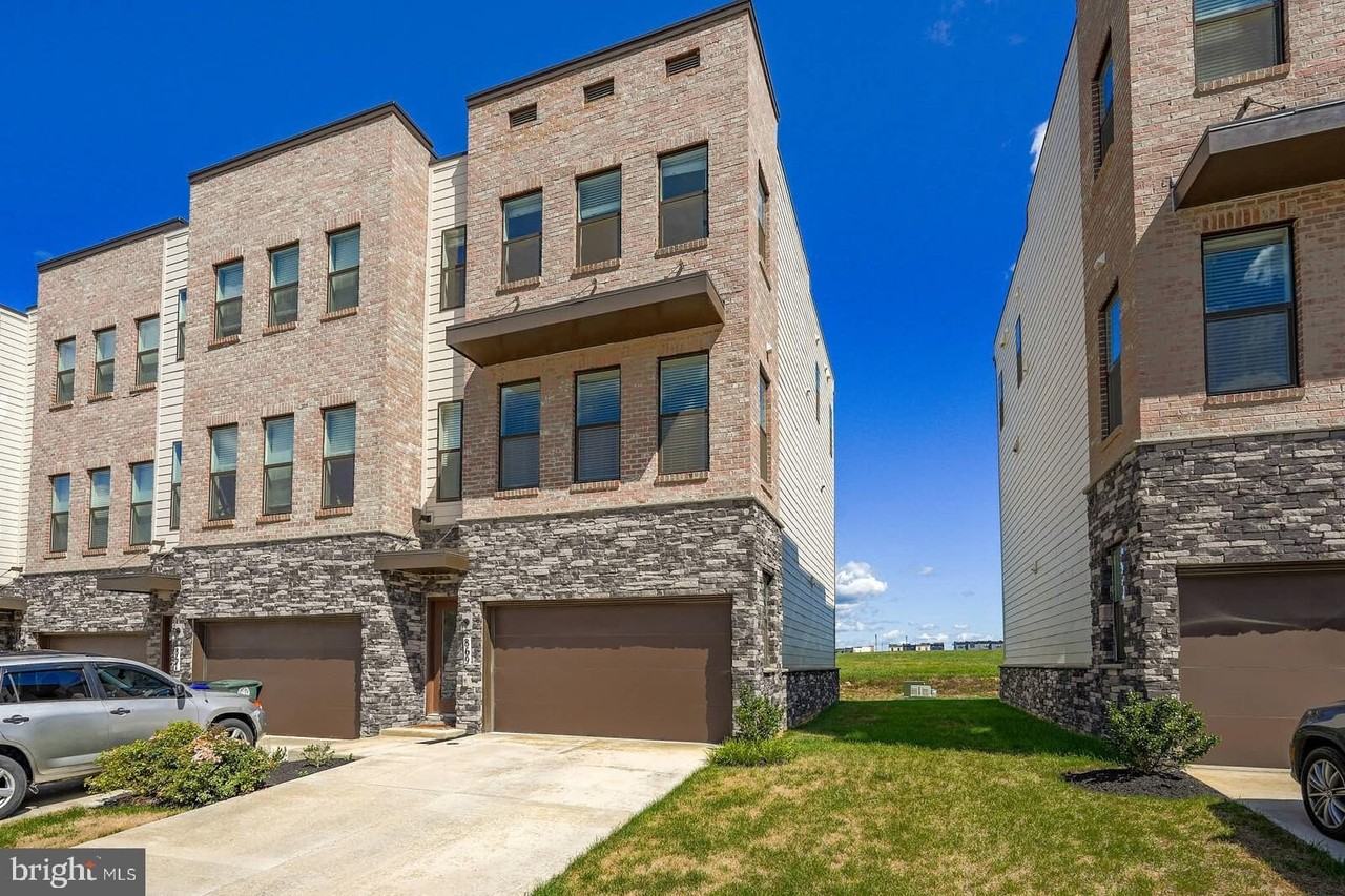 869 Amity St - Photo 2 of 48