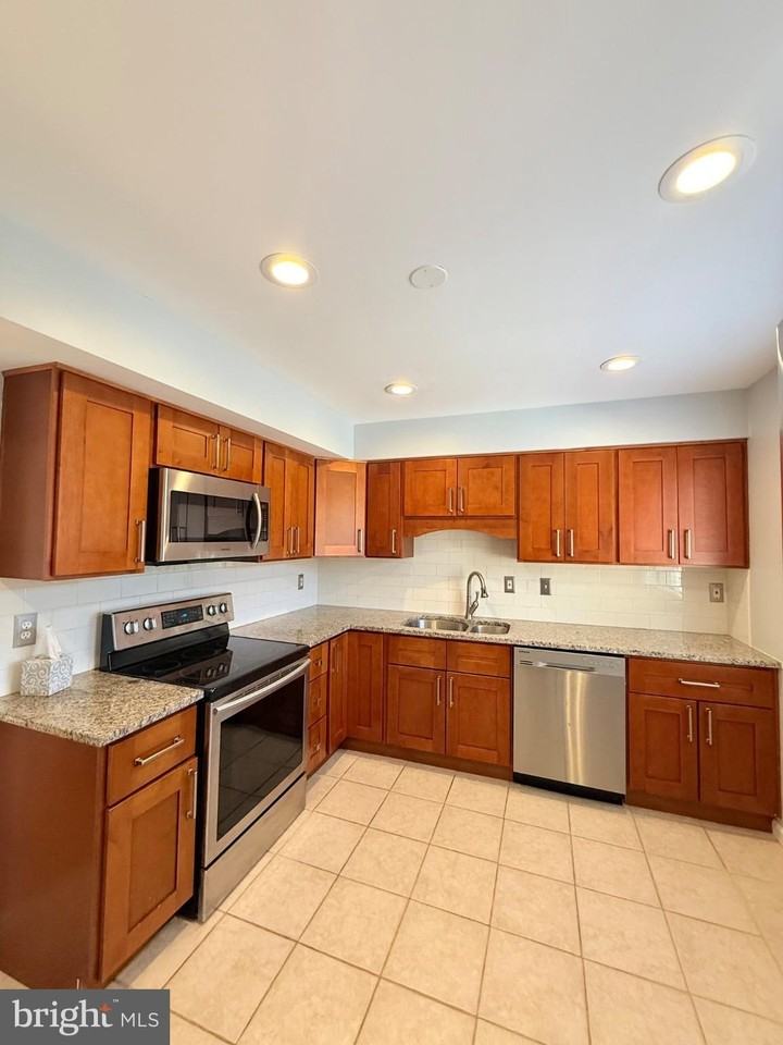 7250 LASTING Way - Photo 3 of 39