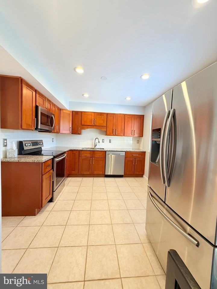 7250 LASTING Way - Photo 4 of 39