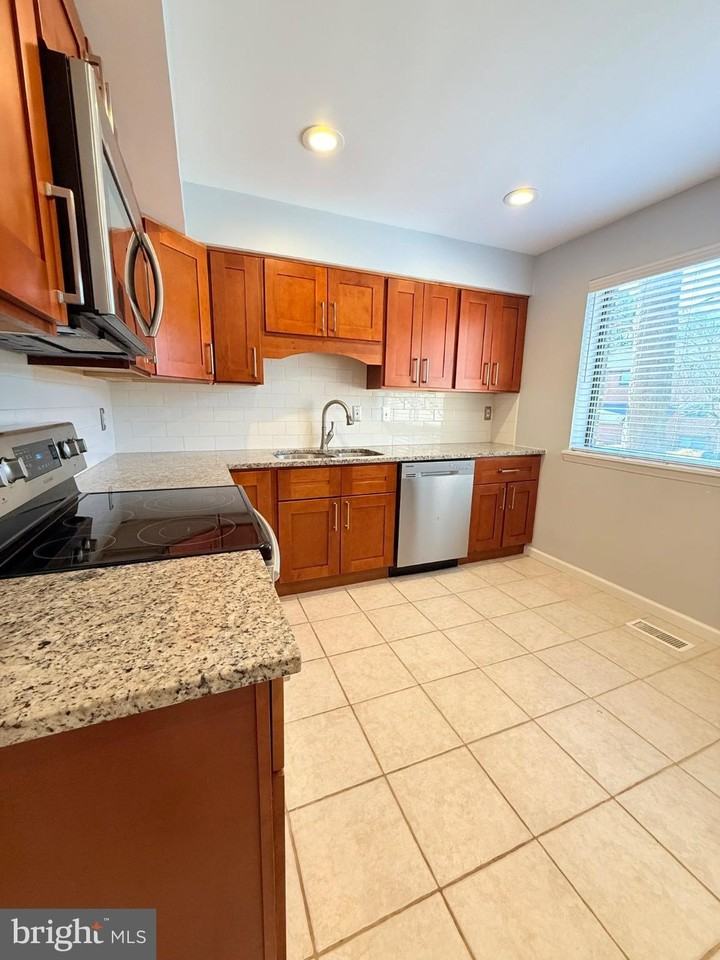 7250 LASTING Way - Photo 6 of 39