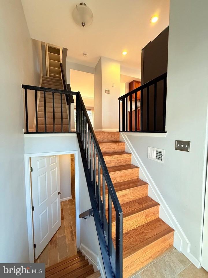 7250 LASTING Way - Photo 7 of 39