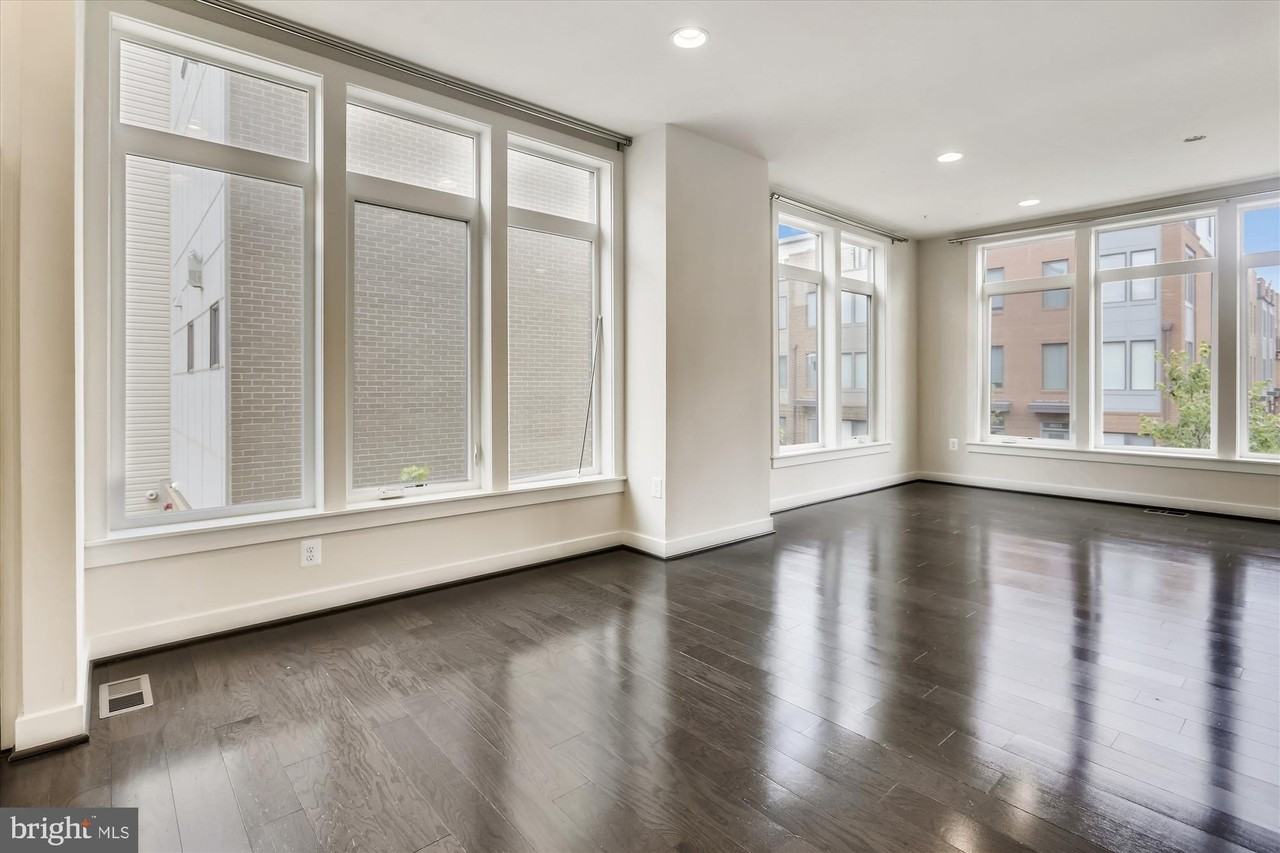 8060 Red Hook St - Photo 5 of 50