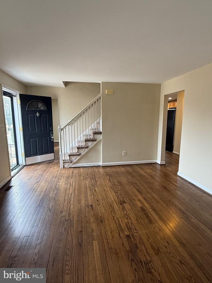 2421 Ramblewood Dr - Photo 2 of 18