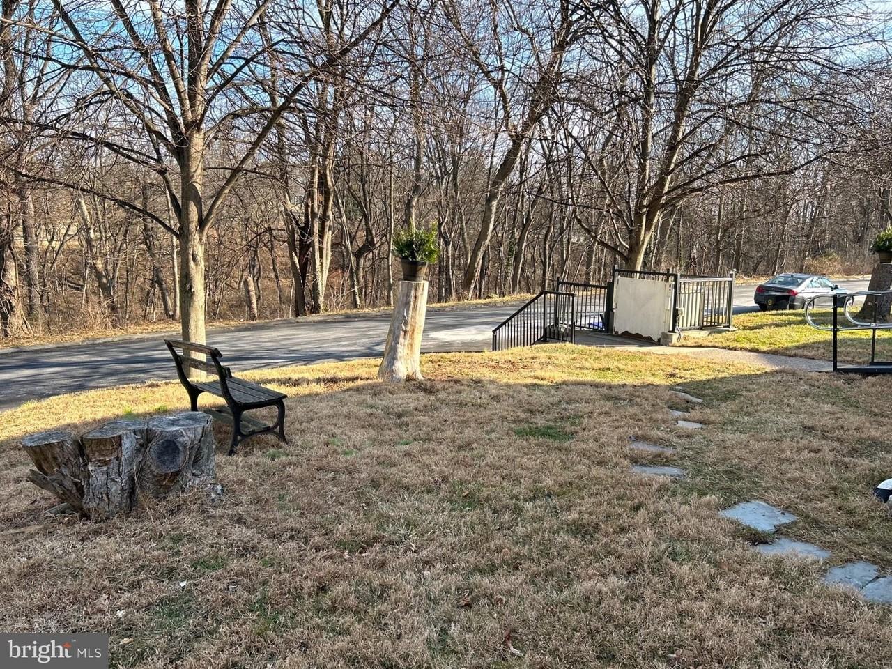 428 Park Ter - Photo 2 of 27