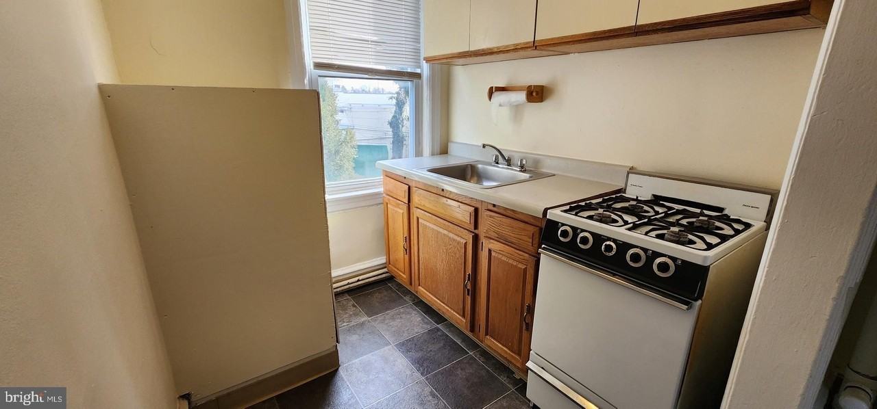 33 S York Rd Apt 2a #2A - Photo 5 of 12