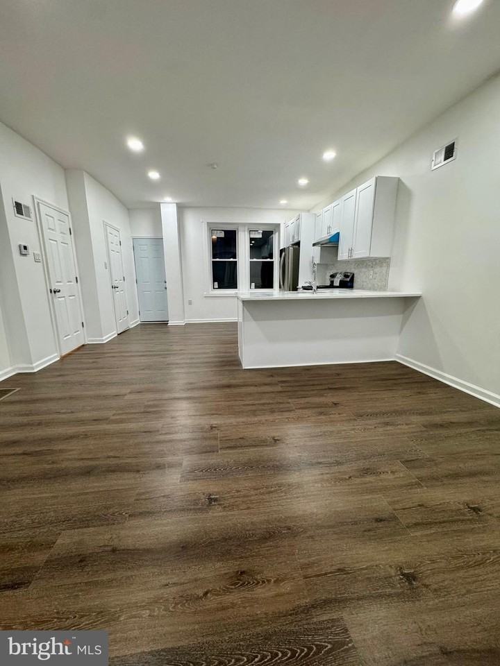 5046 Aspen St - Photo 6 of 24