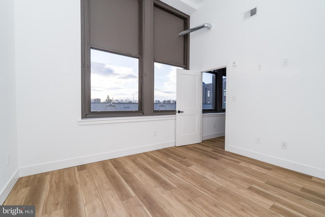 2700 E Auburn St Apt 206 #206 - Photo 3 of 24