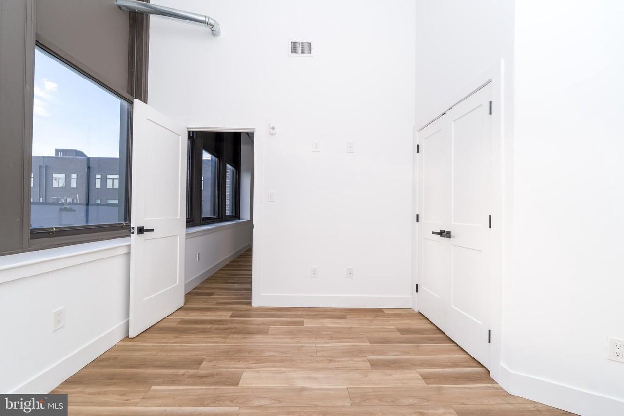 2700 E Auburn St Apt 206 #206 - Photo 4 of 24