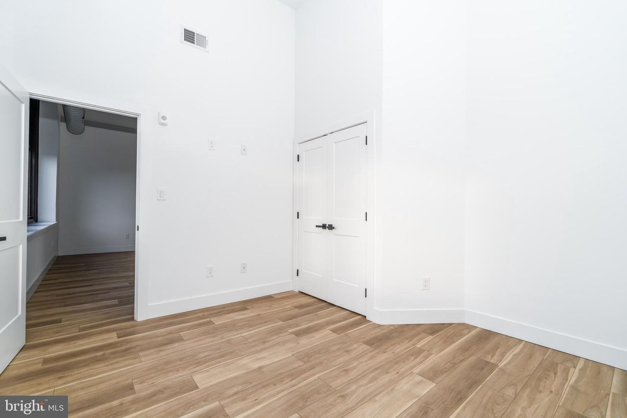 2700 E Auburn St Apt 206 #206 - Photo 5 of 24