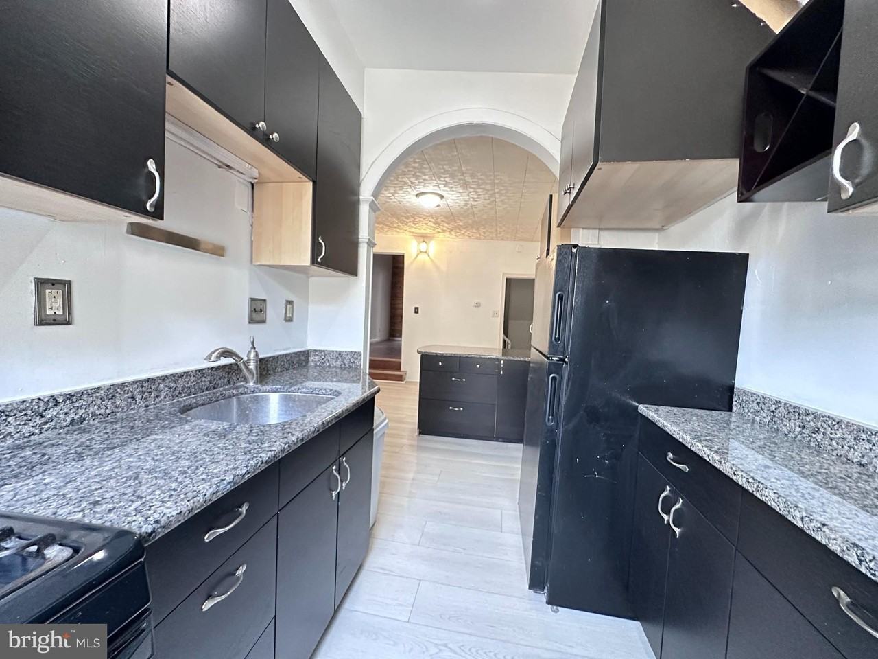 909 S 8th St 2nd Fl #2ndFL - Photo 2 of 13