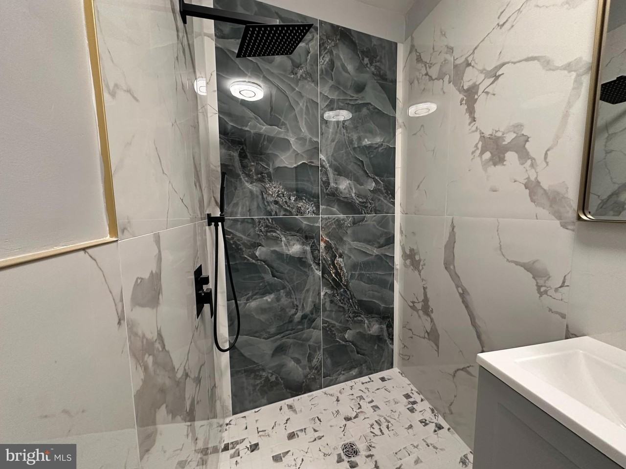 909 S 8th St 2nd Fl #2ndFL - Photo 7 of 13