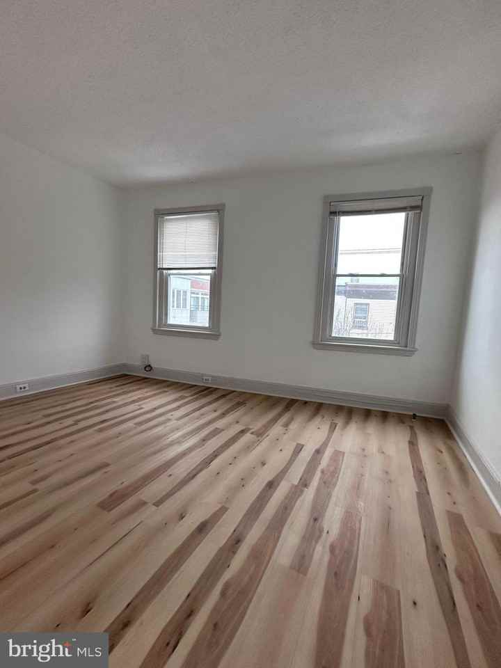 909 S 8th St 3rd Fl #3rdFL - Photo 4 of 8