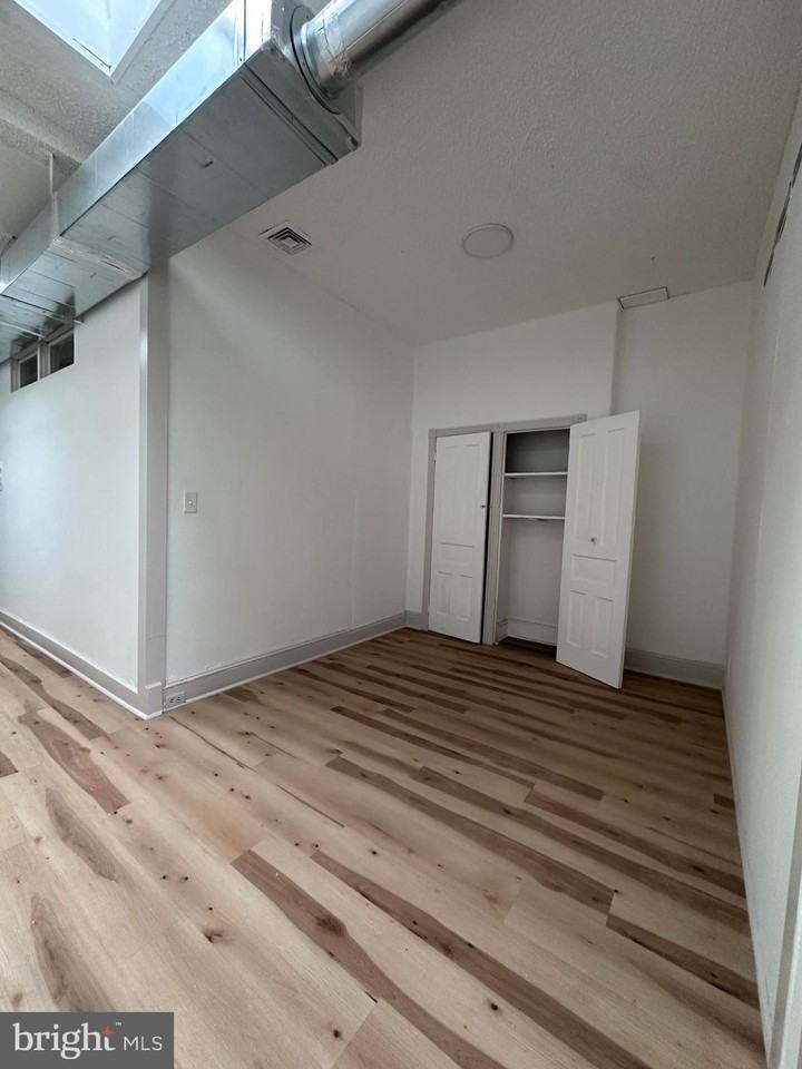 909 S 8th St 3rd Fl #3rdFL - Photo 6 of 8