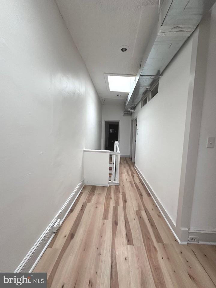 909 S 8th St 3rd Fl #3rdFL - Photo 7 of 8