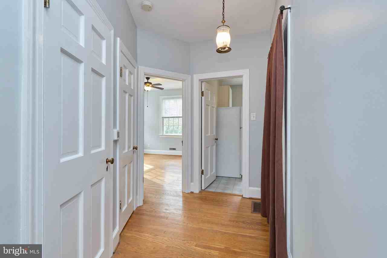 304 N Highland St - Photo 7 of 12