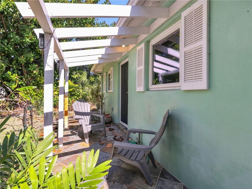 9144 7th St - Photo 3 of 8