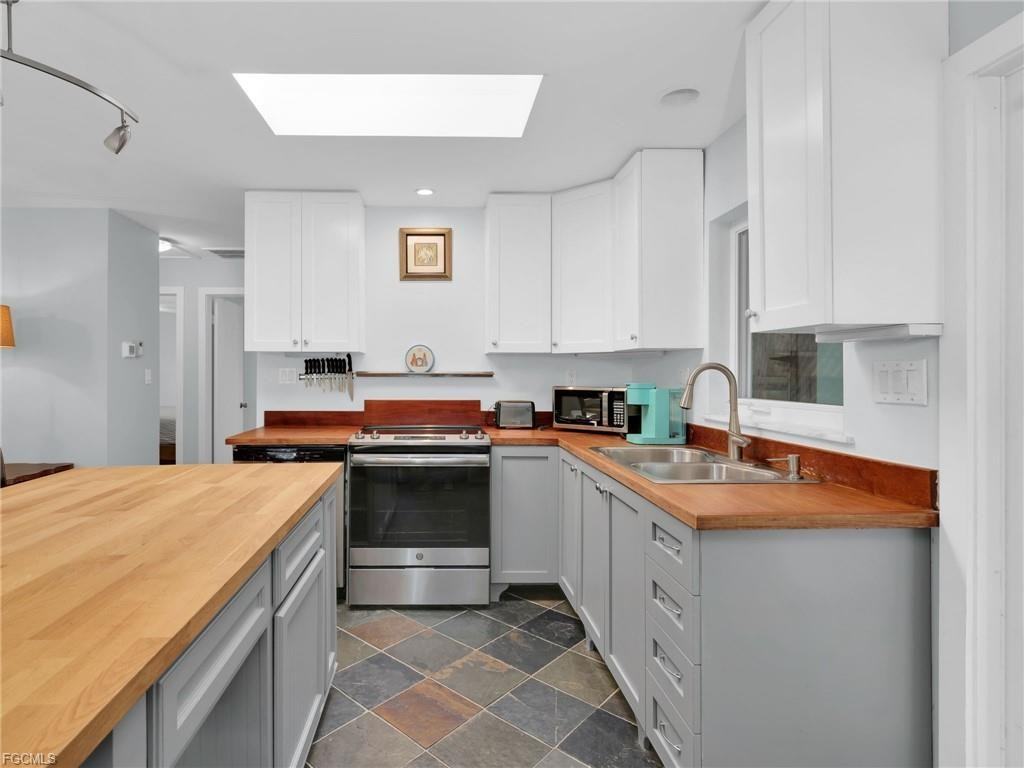 9144 7th St - Photo 6 of 8