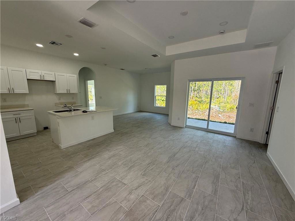 1047 Hobart St - Photo 2 of 8