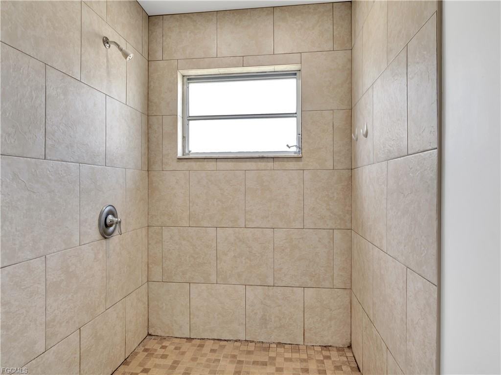 209 Sw 10th Ter - Photo 4 of 8