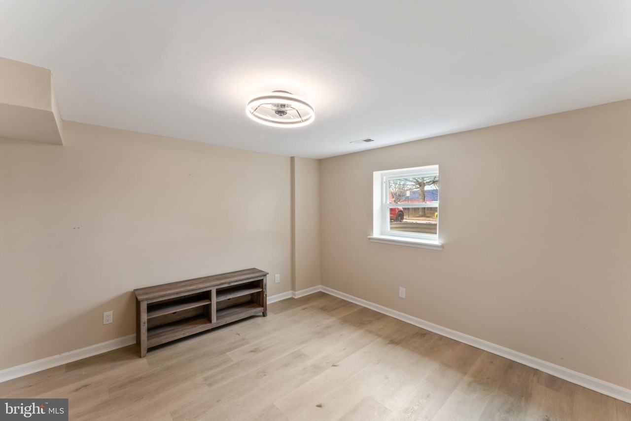 8213 Roxbury Dr - Photo 6 of 32