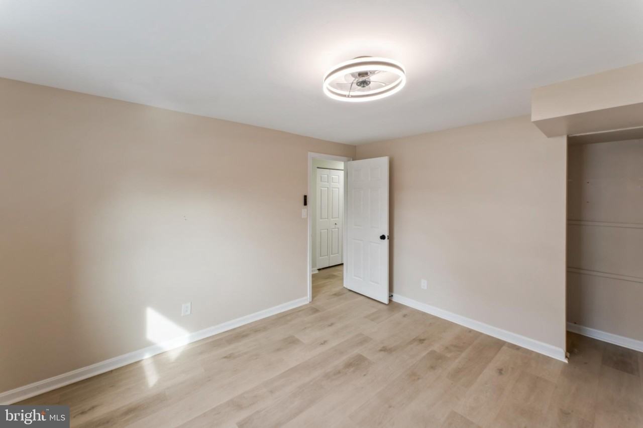 8213 Roxbury Dr - Photo 7 of 32