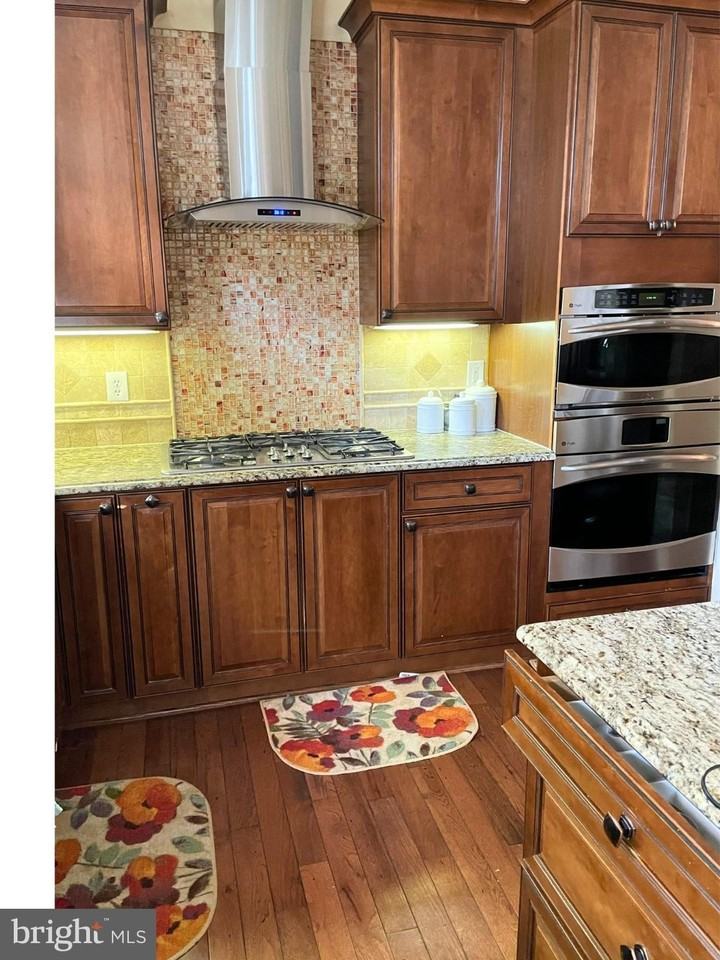 9908 E Hill Dr - Photo 3 of 16