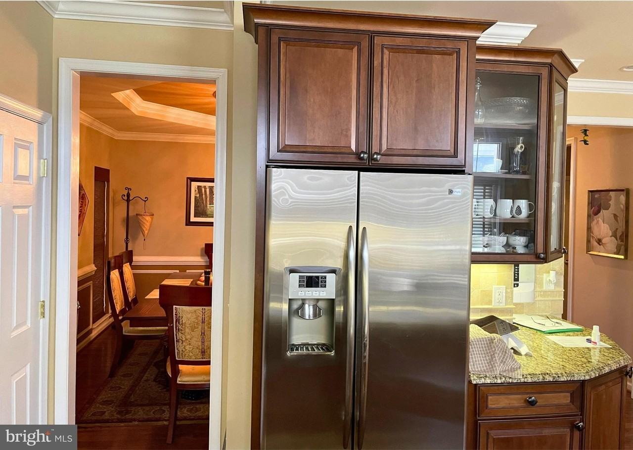 9908 E Hill Dr - Photo 4 of 16