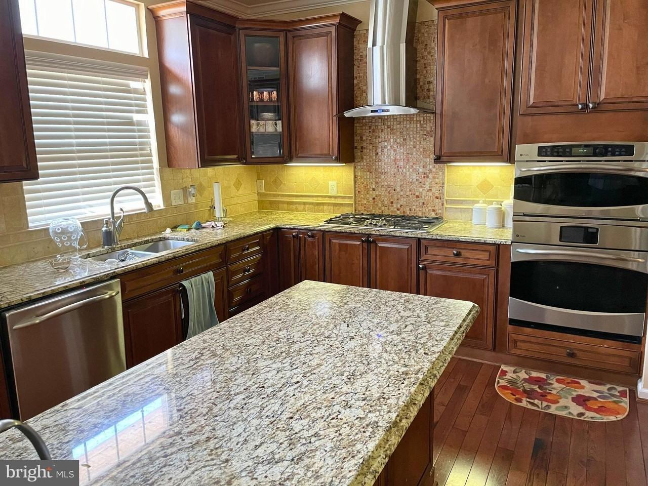 9908 E Hill Dr - Photo 5 of 16