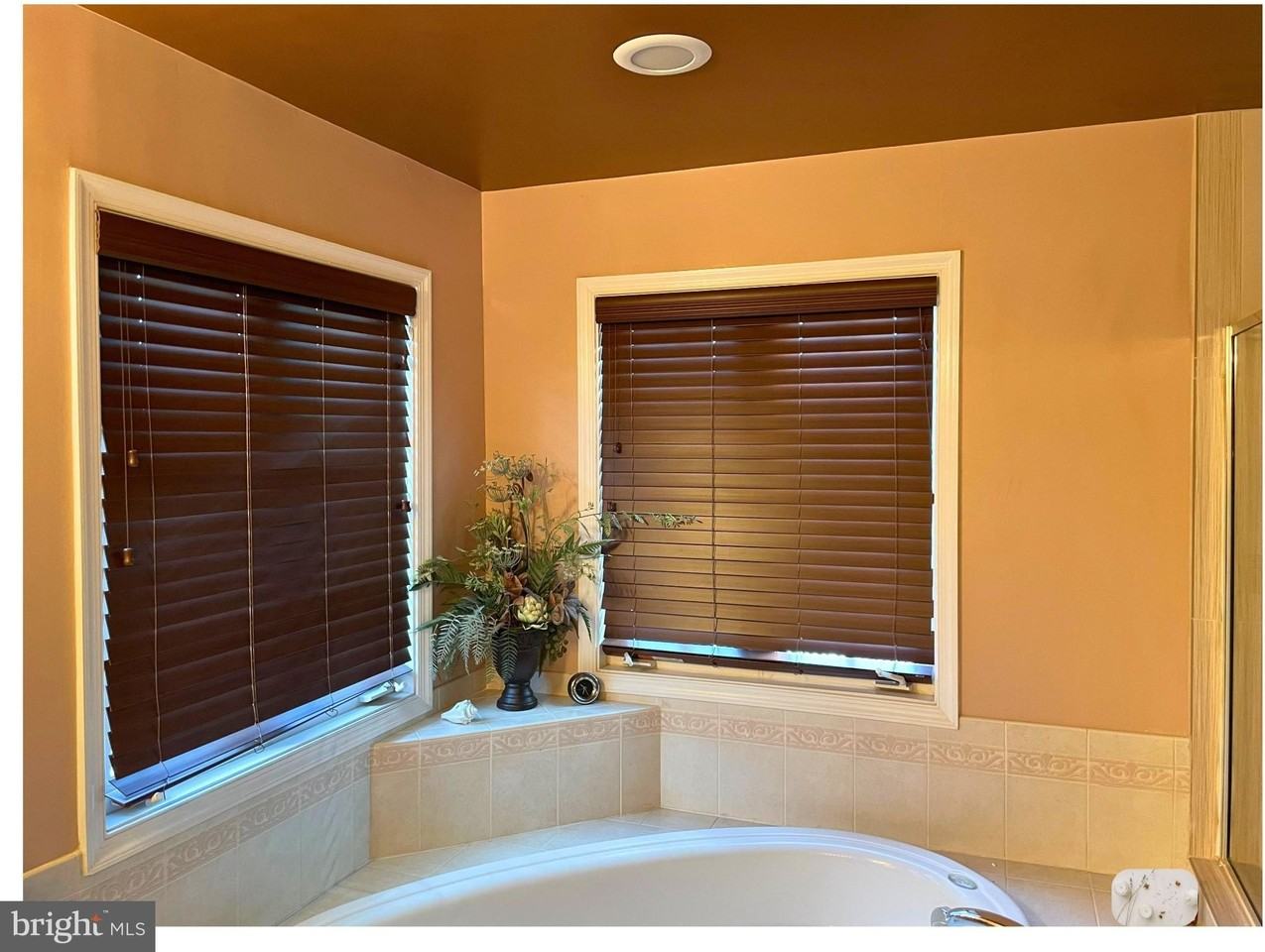 9908 E Hill Dr - Photo 7 of 16