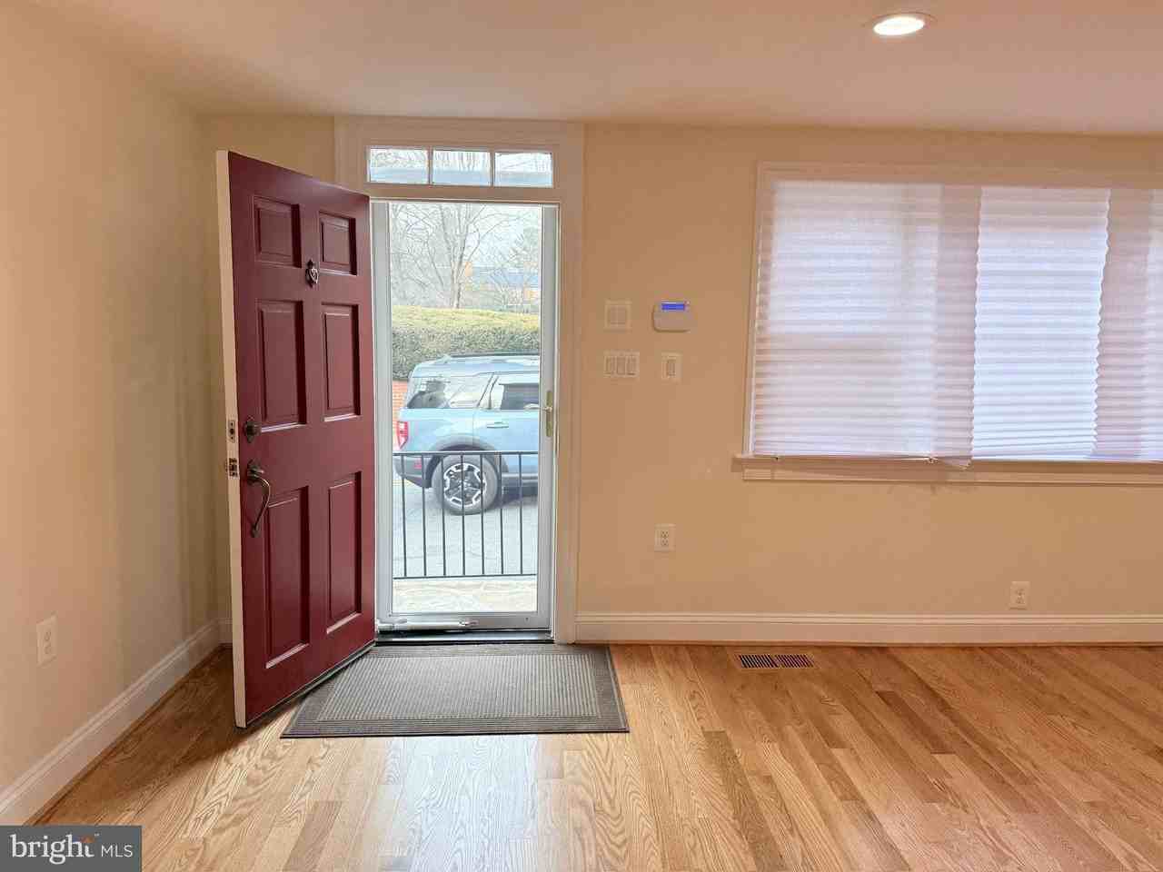 217 W Market St - Photo 2 of 50