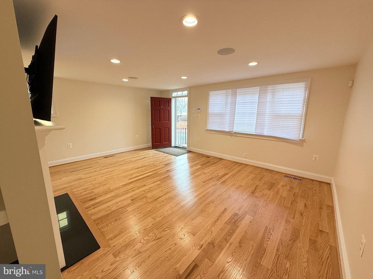 217 W Market St - Photo 4 of 50