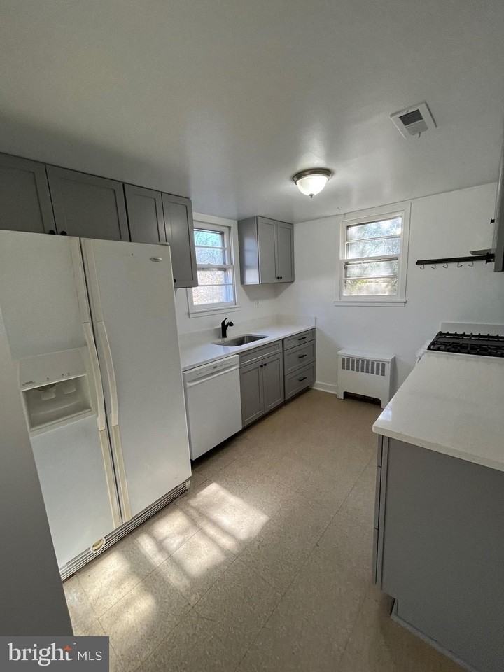 1331 E Longview Dr - Photo 3 of 25