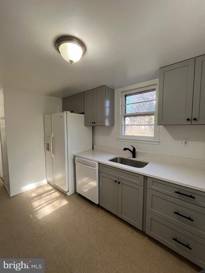 1331 E Longview Dr - Photo 5 of 25