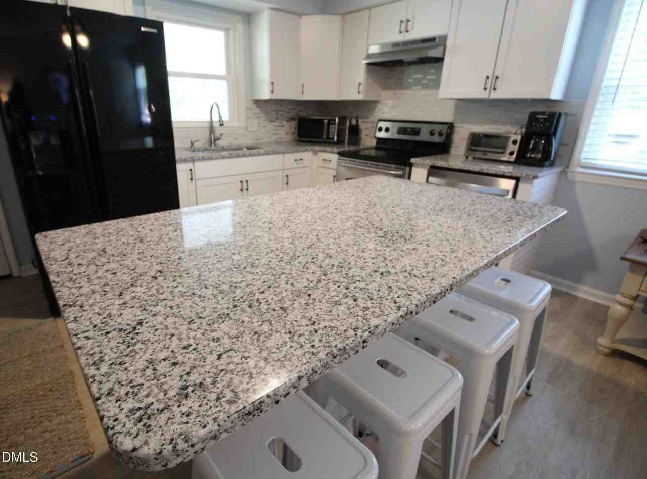 113 Ne 57th St - Photo 7 of 32