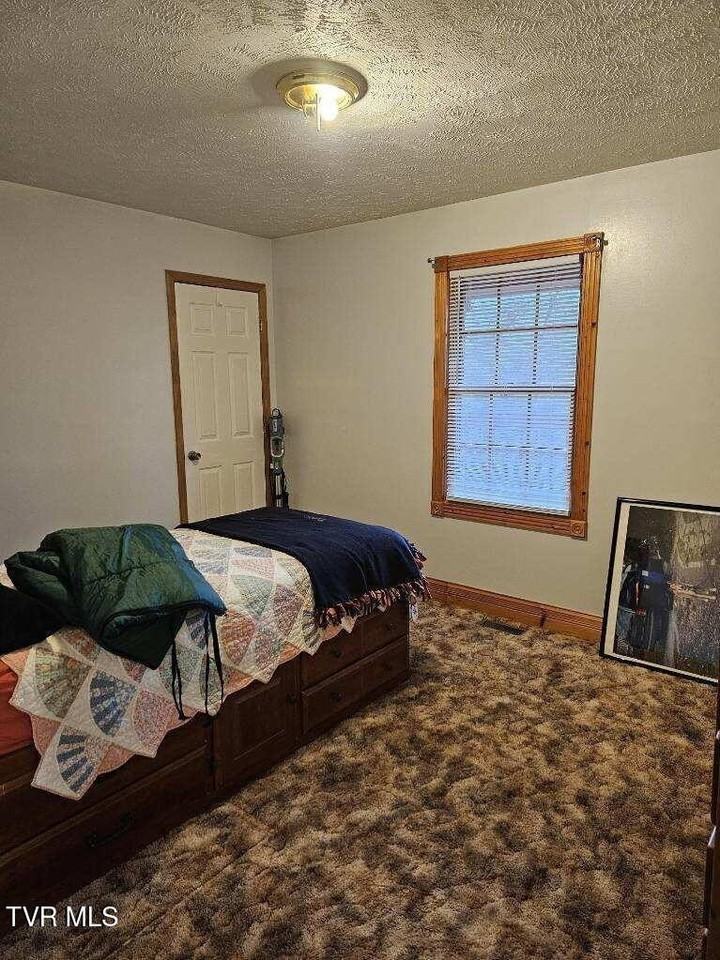 2075 W Elk Ave - Photo 7 of 10