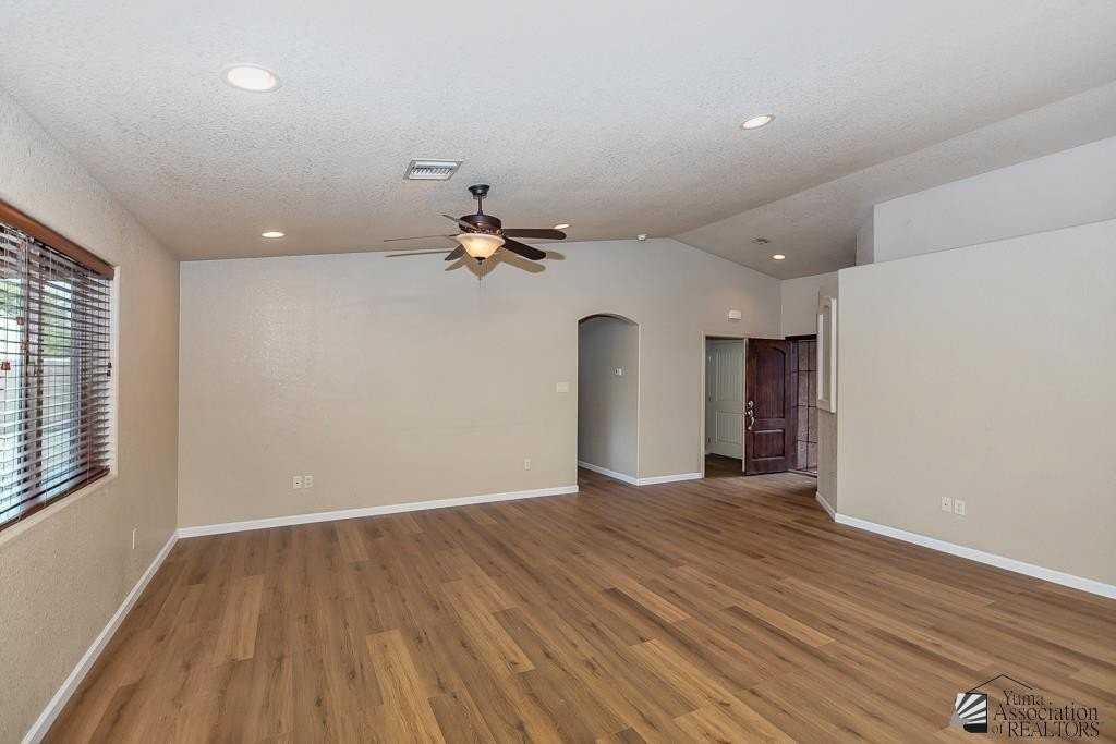 11592 E 27th St - Photo 3 of 26