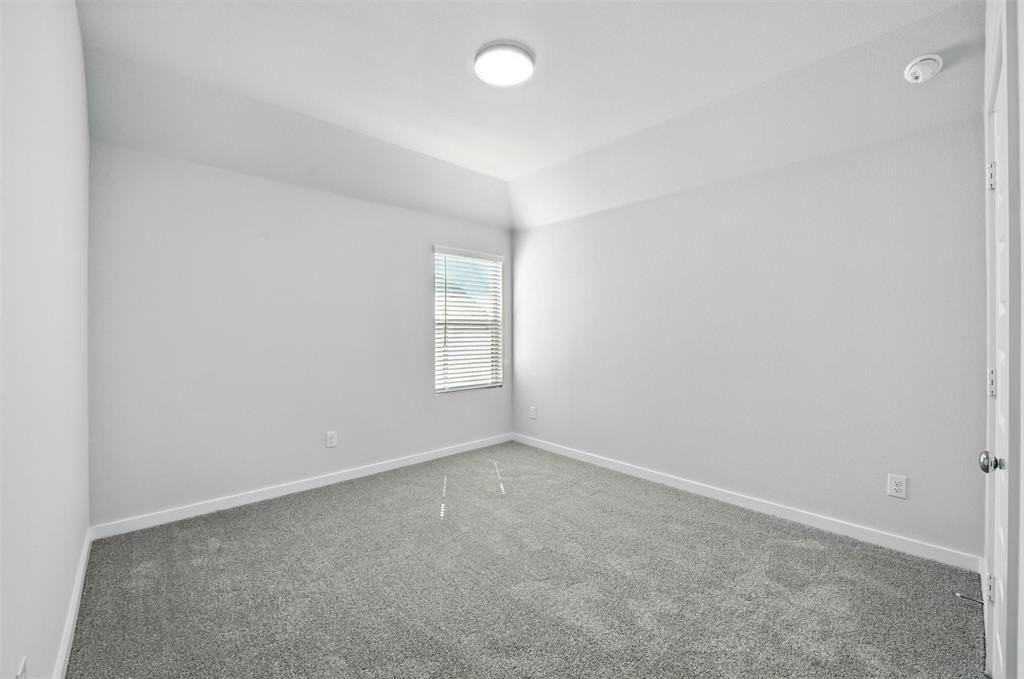 919 Rosemary Hill Dr - Photo 3 of 31