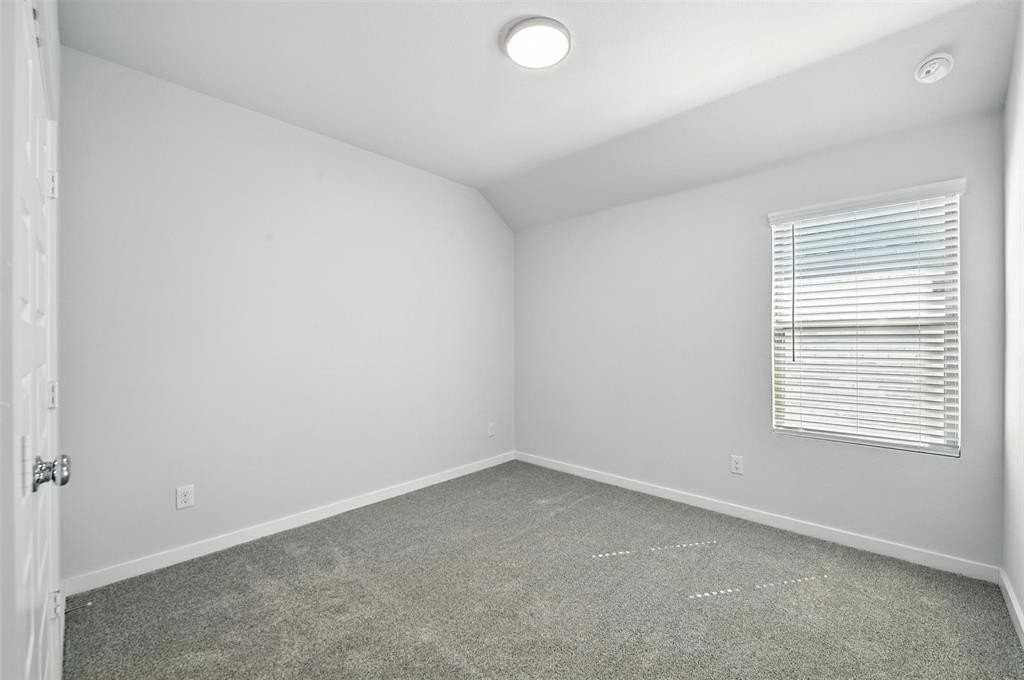 919 Rosemary Hill Dr - Photo 4 of 31