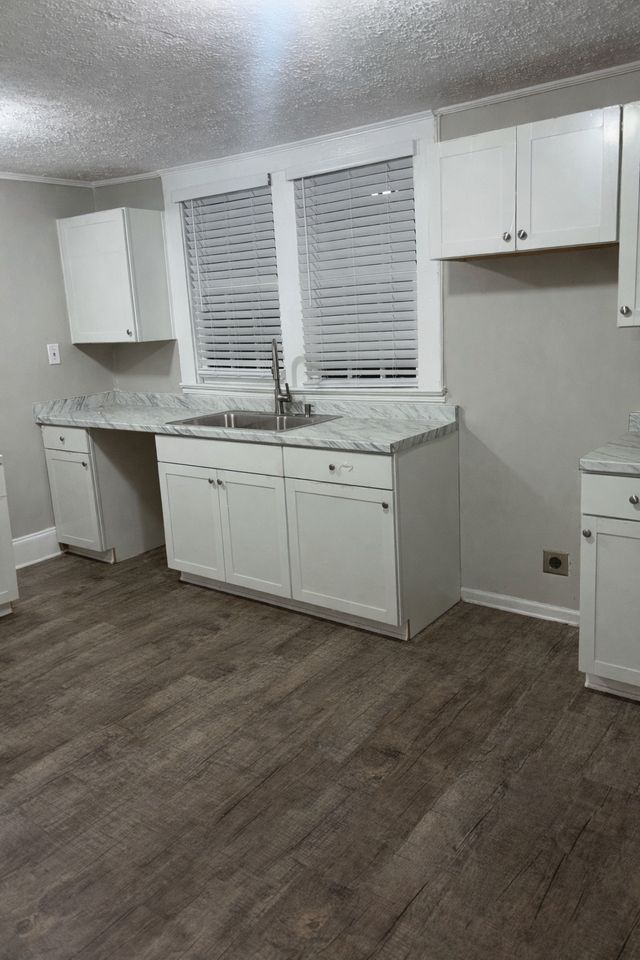 554 Lynmore Ave #1 - Photo 5 of 16