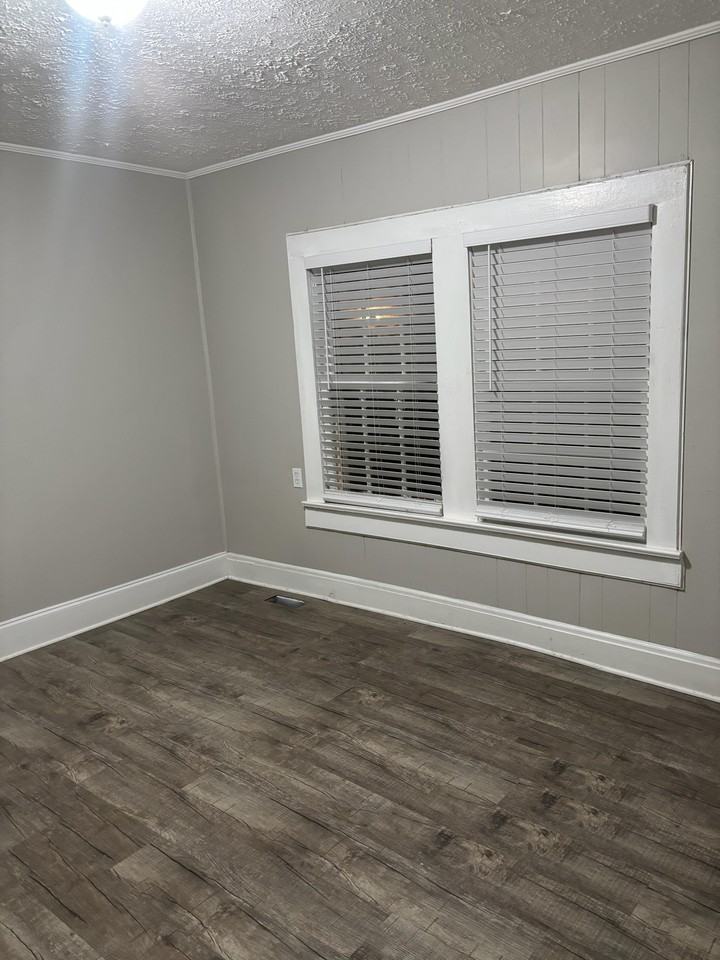 554 Lynmore Ave #1 - Photo 7 of 16