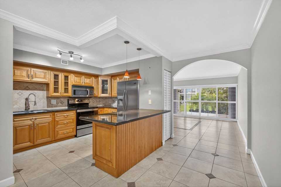 382 Golfview Rd #C - Photo 3 of 7