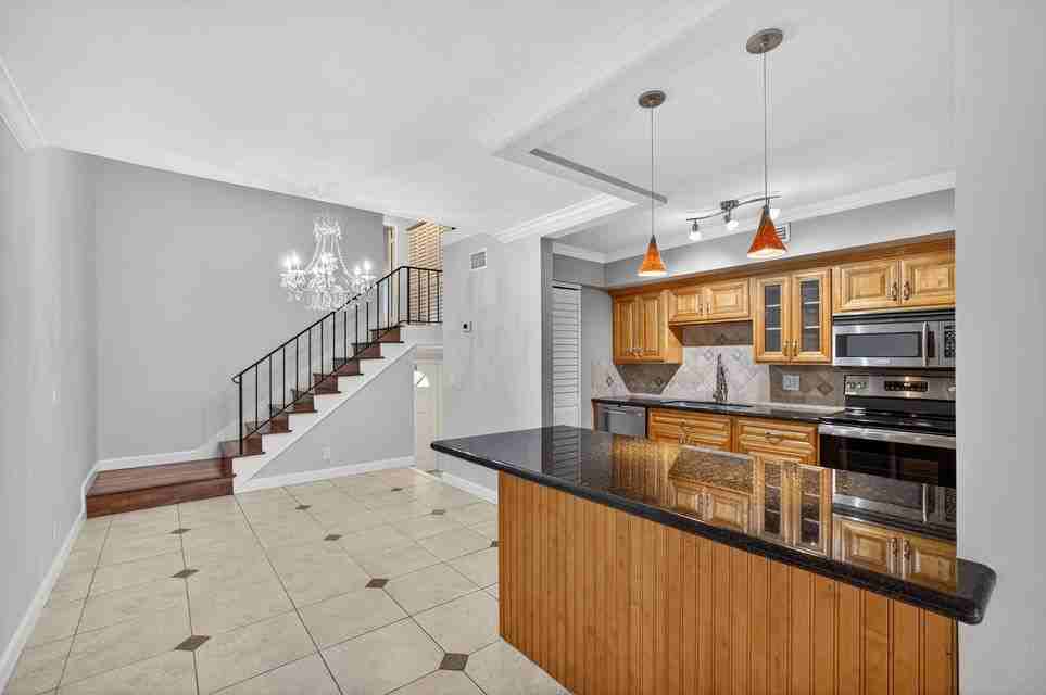 382 Golfview Rd #C - Photo 4 of 7