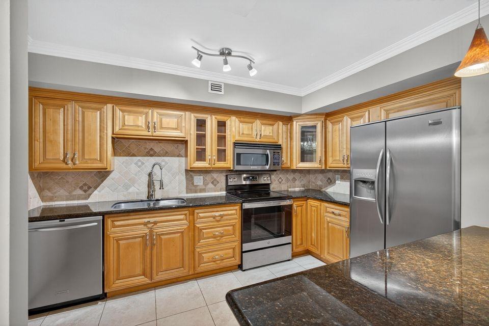 382 Golfview Rd #C - Photo 5 of 7