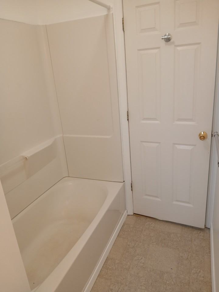 501 Jackson Ave #H - Photo 5 of 10