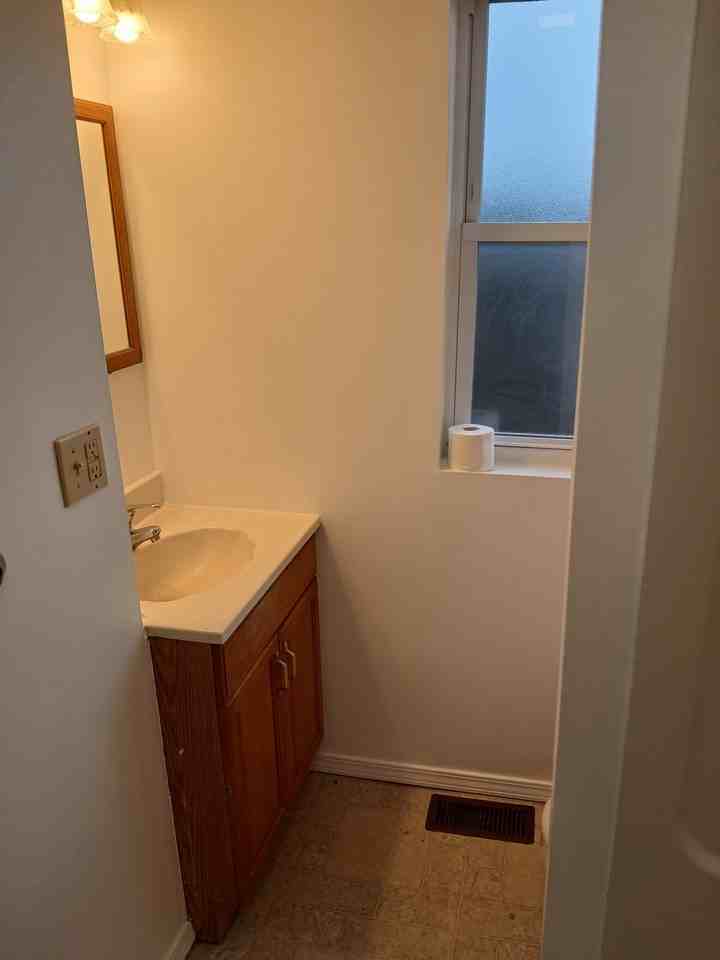 501 Jackson Ave #H - Photo 6 of 10