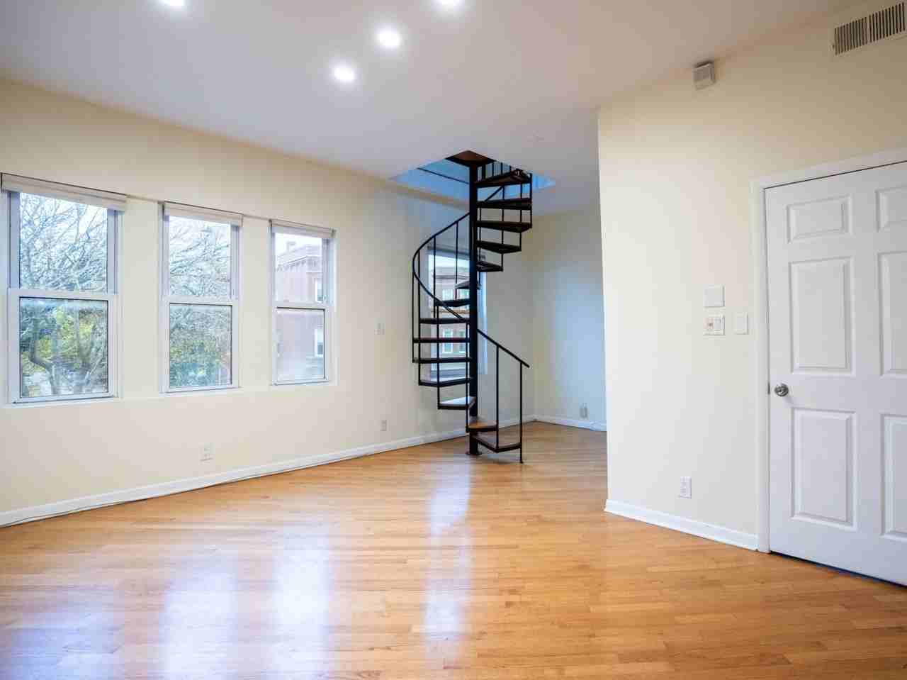 1528 W Diversey Pkwy Apt 3 #3 - Photo 2 of 15