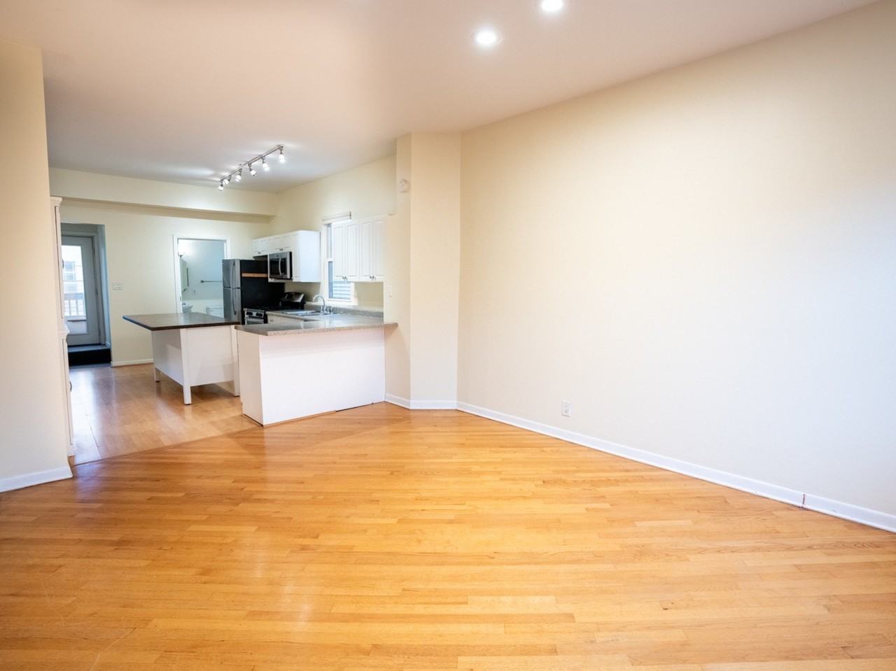 1528 W Diversey Pkwy Apt 3 #3 - Photo 3 of 15