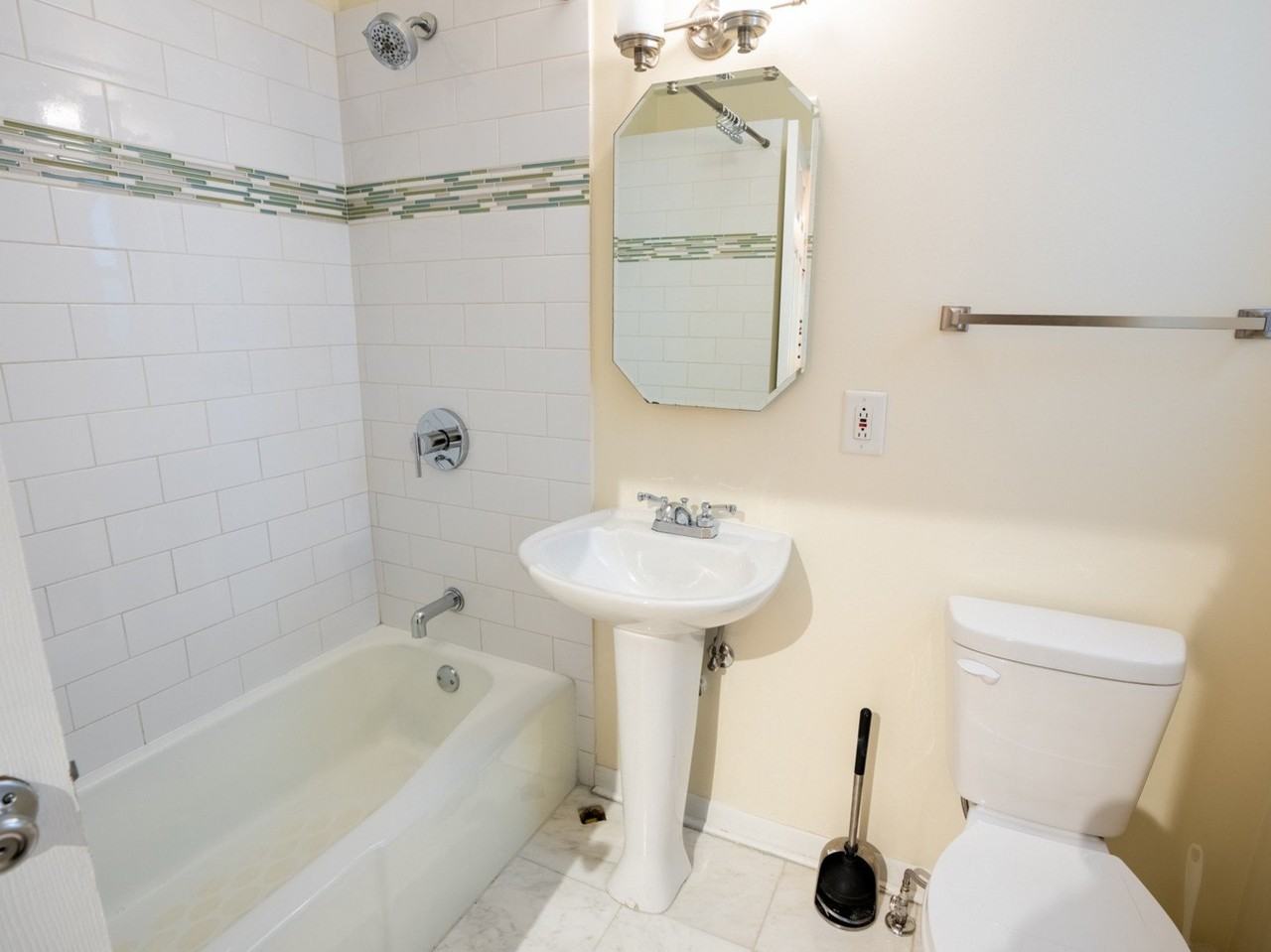 1528 W Diversey Pkwy Apt 3 #3 - Photo 6 of 15