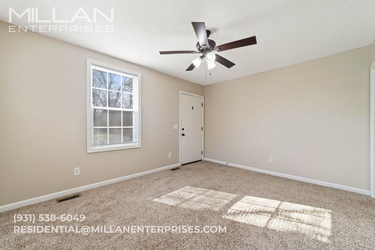 1215 Greenfield Dr - Photo 2 of 18